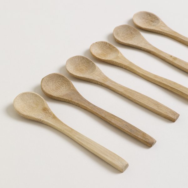 SET X 12 CUCHARITAS RED DE MADERA 13 CM