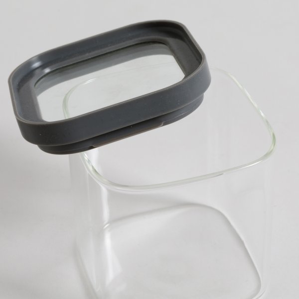 FRASCO CUADRADO CON BORDE DE SILICONA 320 ML VASSA HOME
