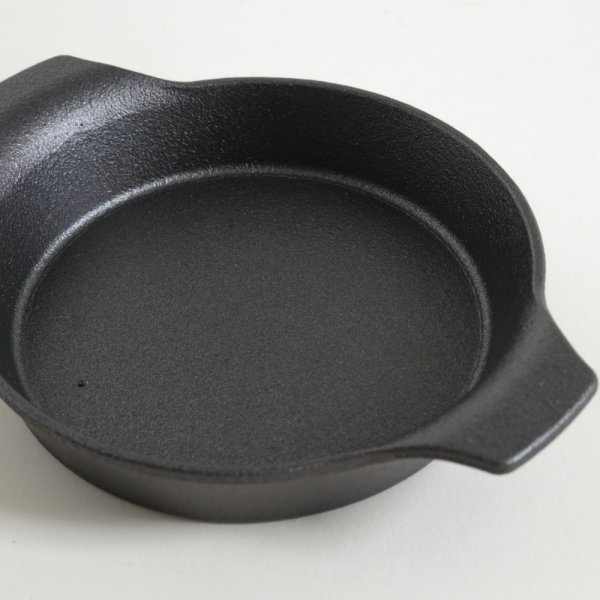 PROVOLETERA DE HIERRO REDONDA CON ASAS 14,5CM