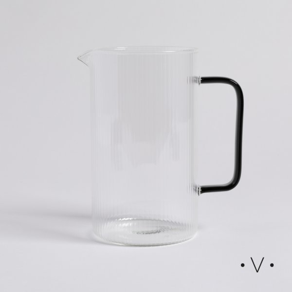Jarra De Borosilicato Con Mango Negro 1160 Ml Vassa Home