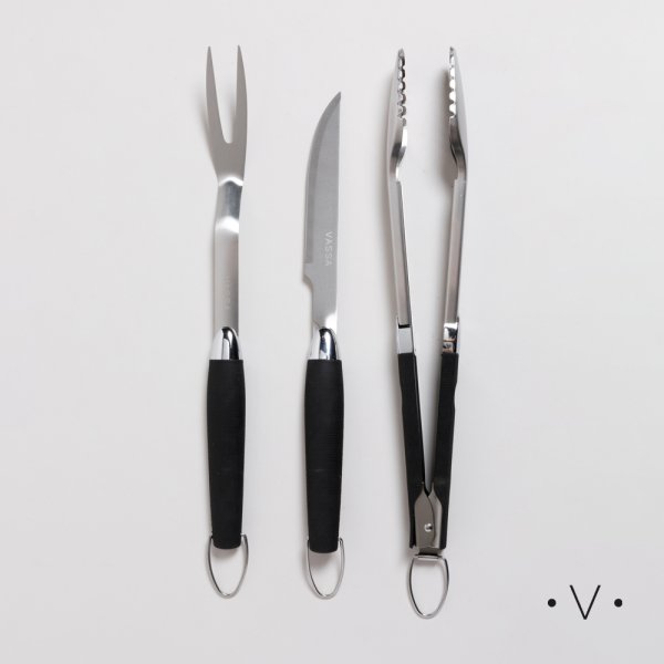 [4113936] Set De Asado Y Pinza De Acero Inoxidable Con Mango Negro Vassa Home