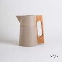 Jarra Termica Beige Asa Madera 1000 Ml Vassa Home