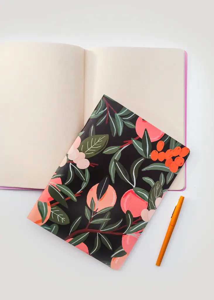 [19195] Libreta Grande Hojas Lisas 18 X 25 Cm 36 Hojas Flores Y Durazno Oliverta