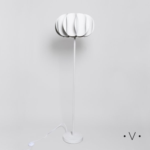 [4114662] LÁMPARA DE PIE MUTTON GREY 132 X 44 CM VASSA HOME