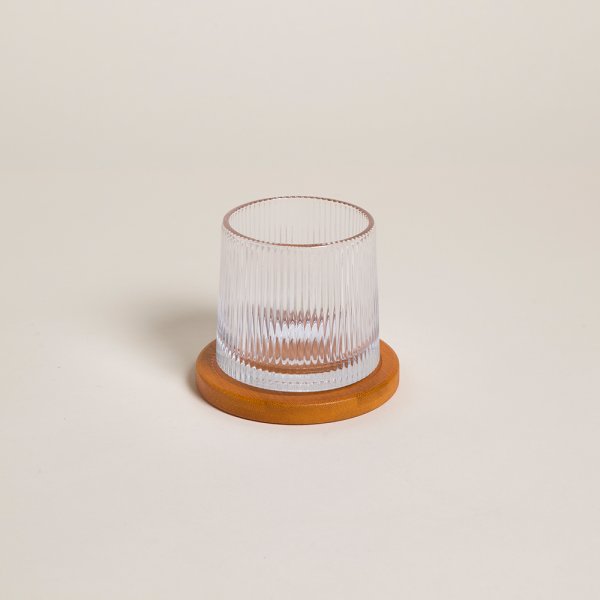 VASO DE WHISKY CON BASE DE MADERA