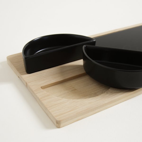 TABLA DE QUESOS BAMBOO Y VIDRIO NEGRO CON RECIPIENTES 34X17 CM