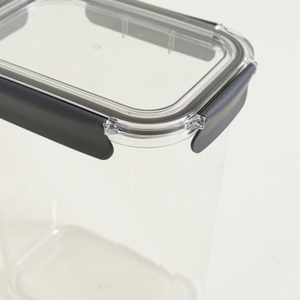 TUPPER RECTANGULAR DE ACRILICO Y CIERRE HERMETICO
