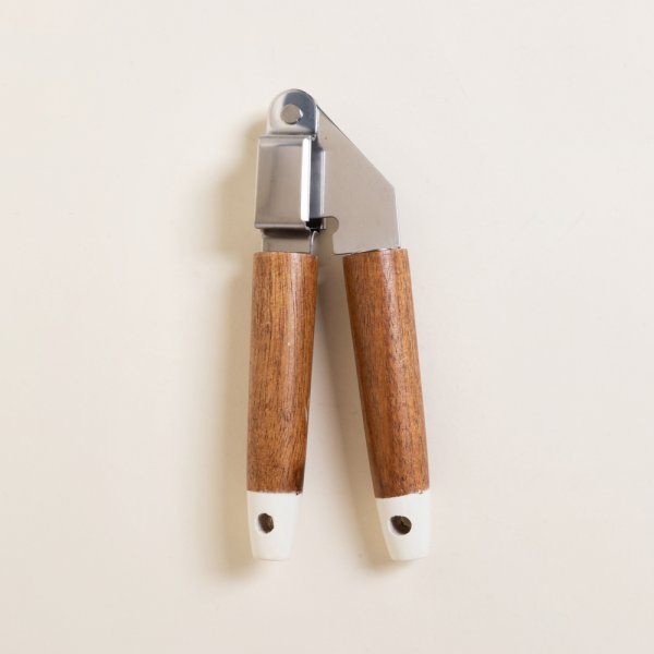 PRENSA AJO CON MANGO DE MADERA DE ACACIA