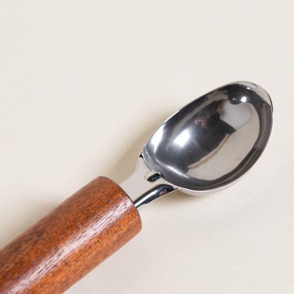 CUCHARA PARA HELADO CON MANGO DE MADERA DE ACACIA