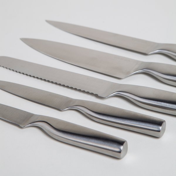 TACO DE ACACIA X 5 CUCHIILOS DE ACERO BLACK VASSA HOME