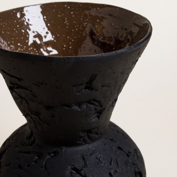 TINAJA JHARI BLACK 24X16 CM