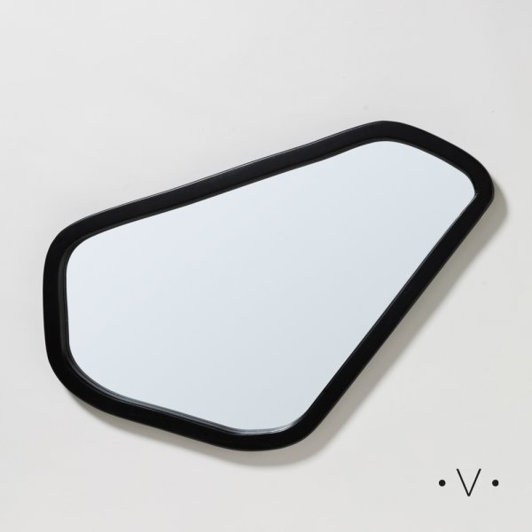 [4113404] Espejo Irregular Black Wood 44X74 Cm Vassa Home