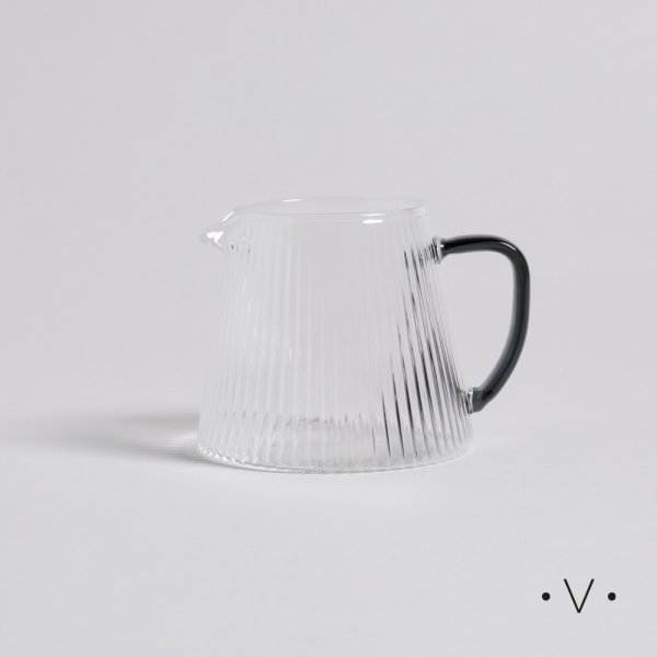 Jarra De Borosilicato Con Mango Negro 500 Ml Vassa Home