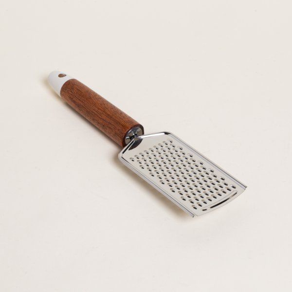 RALLADOR CON MANGO DE MADERA DE ACACIA