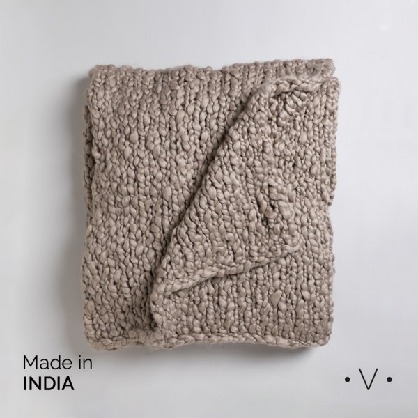 [4115101] Manta Chunky Stitch Taupe 140X178 Cm Vassa Home