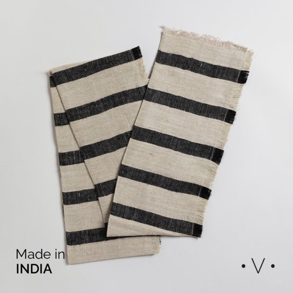 [4115244] Camino De Mesa Black 35X160 Cm Vassa Home