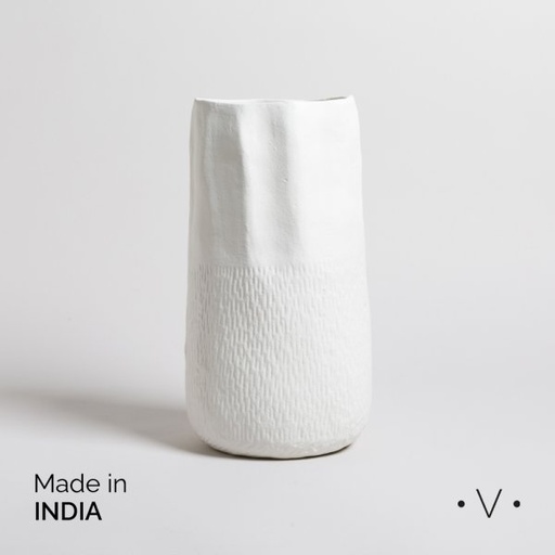 [4112818] JARRÓN LODHI ALUMINIO 18,5X16,5X35 CM VASSA HOME